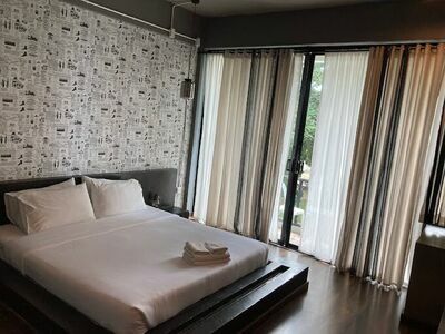 De Sea Almond Hotel