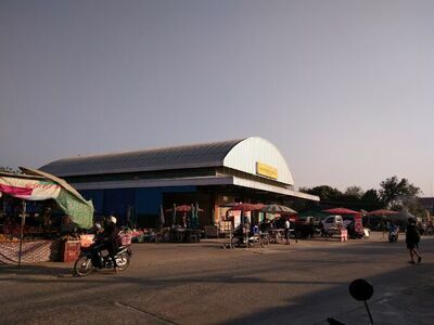 Roi Tho Luang Market