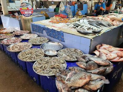 See Yaek Pathomporn Food Market