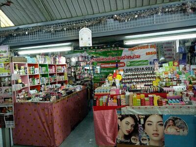 See Yaek Pathomporn Food Market