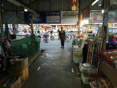 See Yaek Pathomporn Food Market