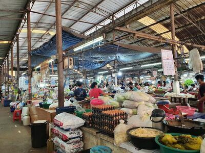 See Yaek Pathomporn Food Market