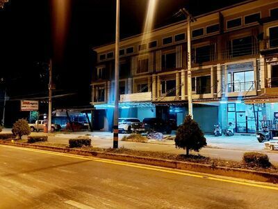 Brother Kung's student squeezes acne Chumphon City Branch & Madame Kikky, Chumphon City Branch