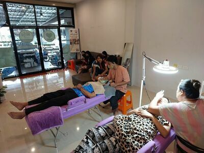 Brother Kung's student squeezes acne Chumphon City Branch & Madame Kikky, Chumphon City Branch