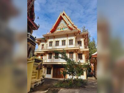 Wat Tham Phru Takian