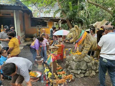 Wat Khao Chedi Wisai Tri Rattanaram