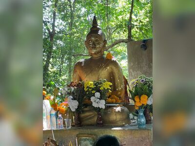 Wat Khao Chedi Wisai Tri Rattanaram