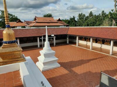 Wat Phra Borommathat Sawi