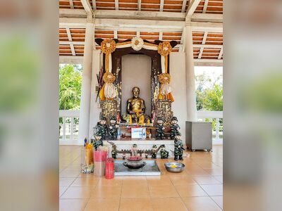 Wat Phra Borommathat Sawi