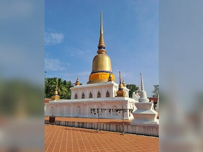Wat Phra Borommathat Sawi
