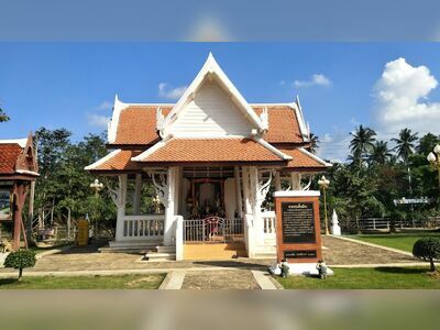 Wat Phra Borommathat Sawi