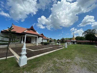 Wat Phra Borommathat Sawi