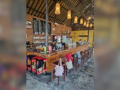 Phoenix Restaurant & Beach Bar