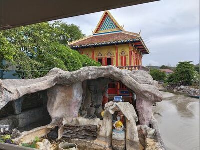 Wat Tham Khao Tao