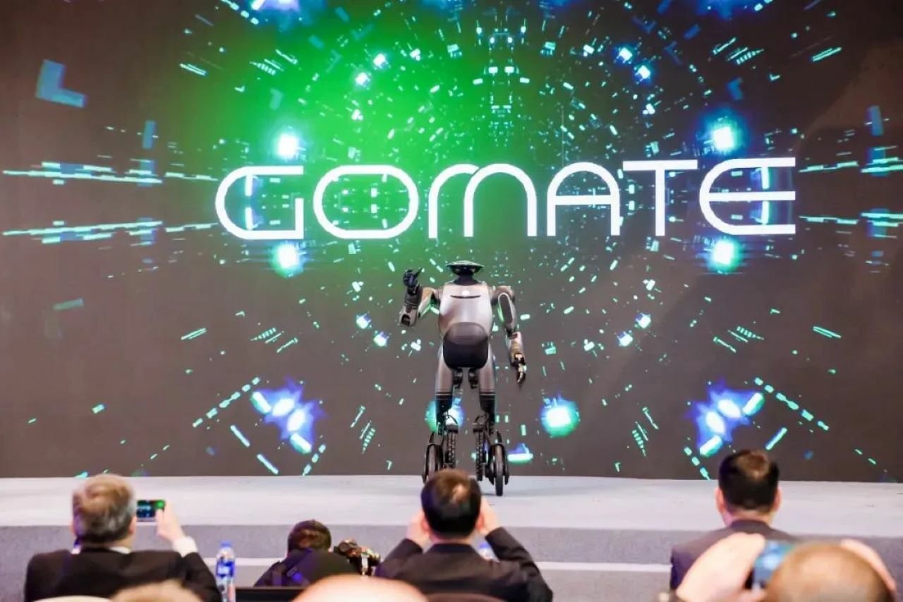 Chinese Automakers Expand into Humanoid Robot Sector
