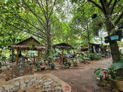 Garden house in the city Cafe' Garden Home & Restaurant