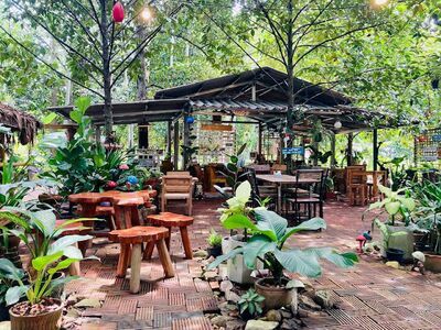 Garden house in the city Cafe' Garden Home & Restaurant