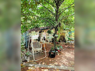 Garden house in the city Cafe' Garden Home & Restaurant