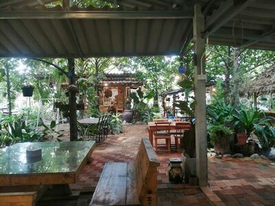 Garden house in the city Cafe' Garden Home & Restaurant