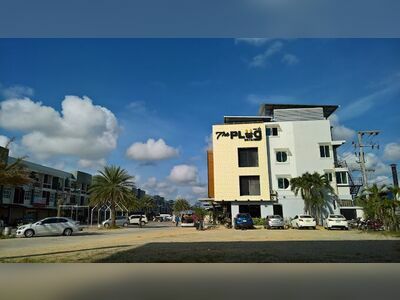 The Plug Hotel @ i-Biz Avenue
