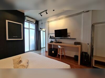 The Plug Hotel @ i-Biz Avenue