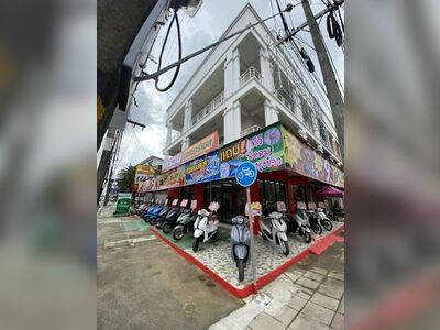 Maruay Motor Sale, Pratu Lod Branch