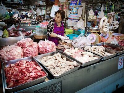 Municipality Market Tha Sak