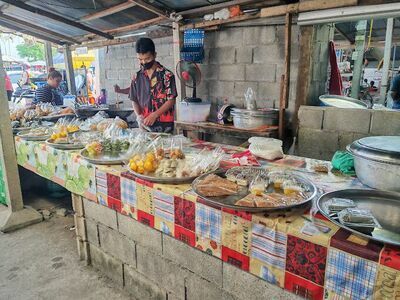 Saturday Market Khlang