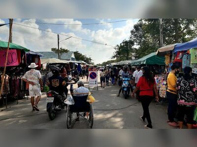 Saturday Market Khlang