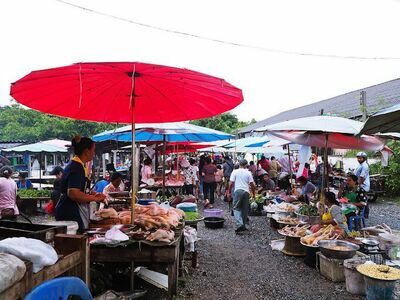 Saturday Market Khlang