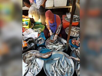Saturday Market Khlang
