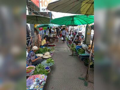 Saturday Market Khlang
