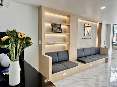 Nakhon Smile Dental Clinic