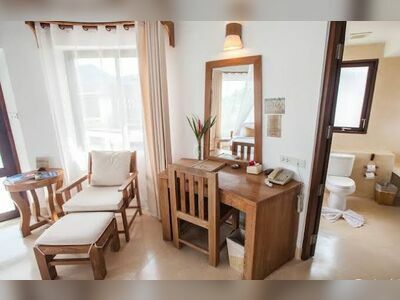 Aana Resort & Spa