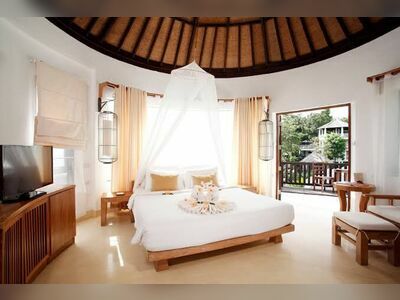 Aana Resort & Spa