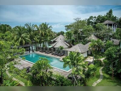 Aana Resort & Spa