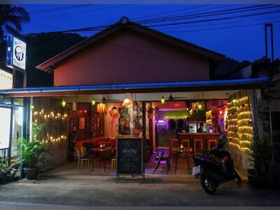 Jellyfish Bar & Tattoo