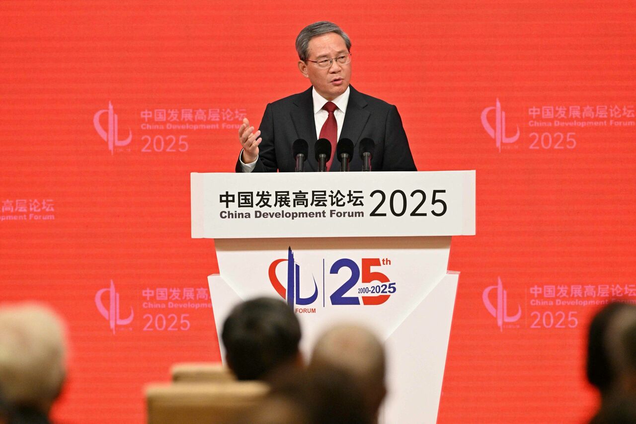 Chinese Premier Addresses Global Economic Challenges at China Development Forum 2025