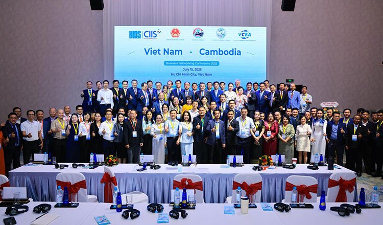Cambodia and Vietnam Pledge Stronger Economic Ties with $20 Billion Trade Target