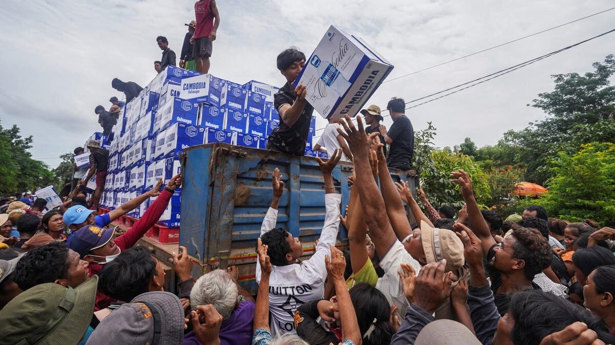 Thailand and Cambodia Agree to Ceasefire Talks Amid Escalating Border Violence