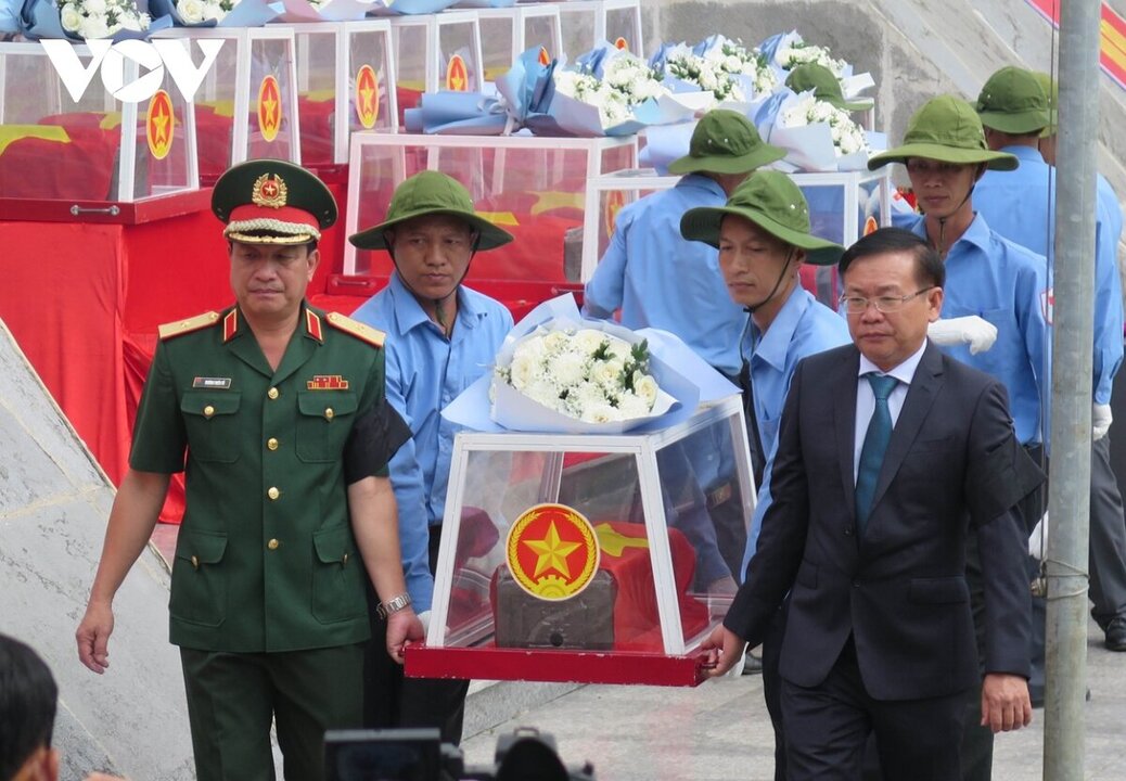 Remains of Vietnamese Volunteer Soldiers Recovered in Laos