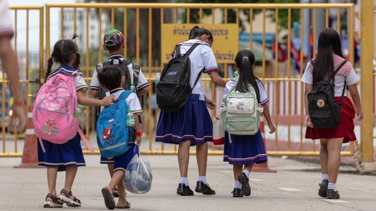 Thai Schoolchildren Shift to Online Classes Amid Border Clashes