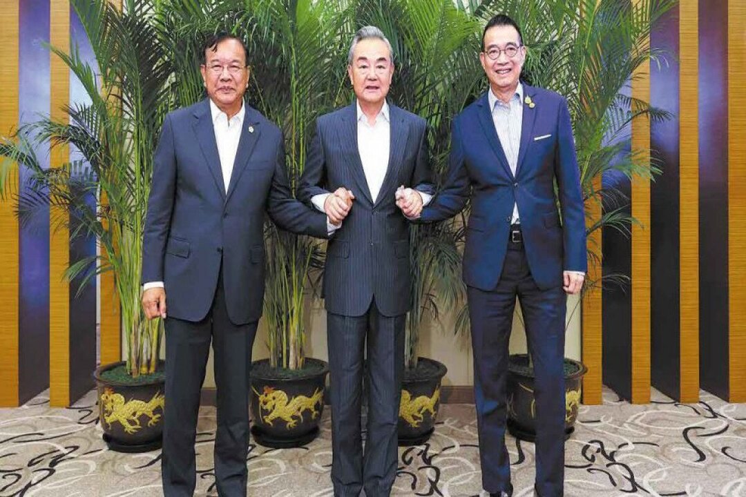 China Urges Peace Between Thailand and Cambodia