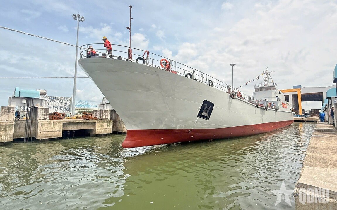 Vietnam Launches First Domestically Built Amphibious Ship