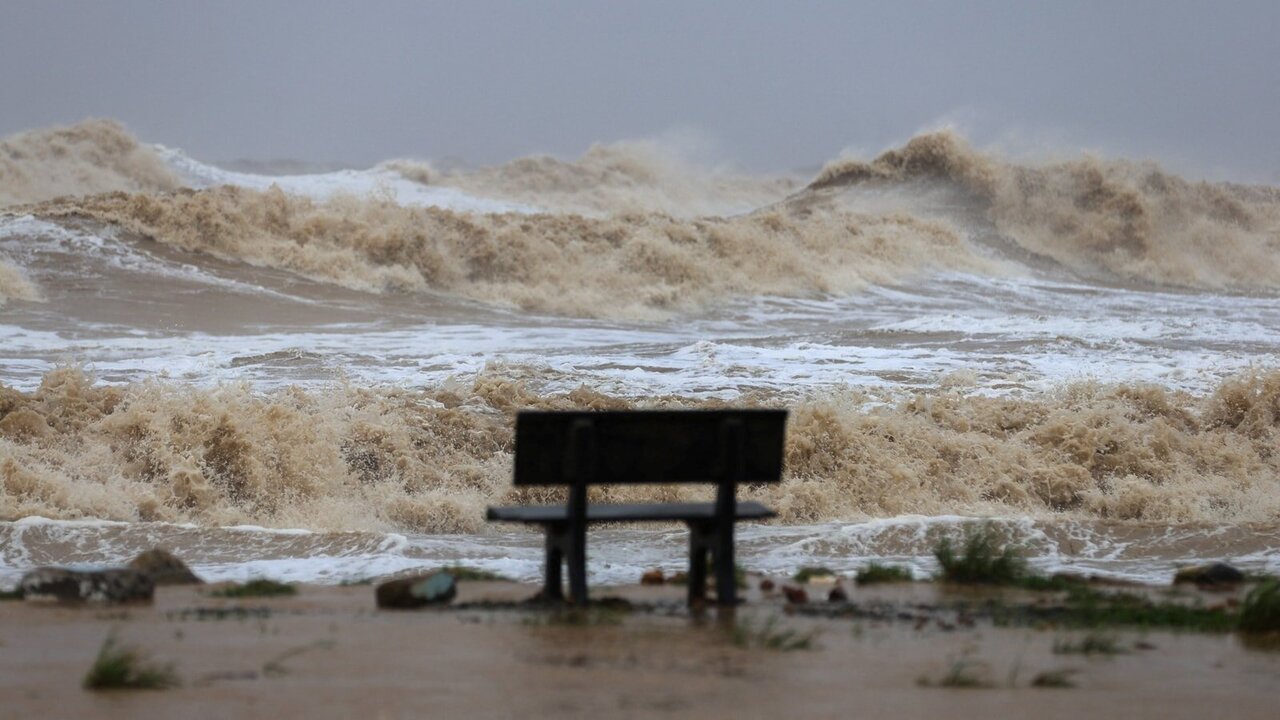Typhoon Kajiki Causes Widespread Flight Cancellations