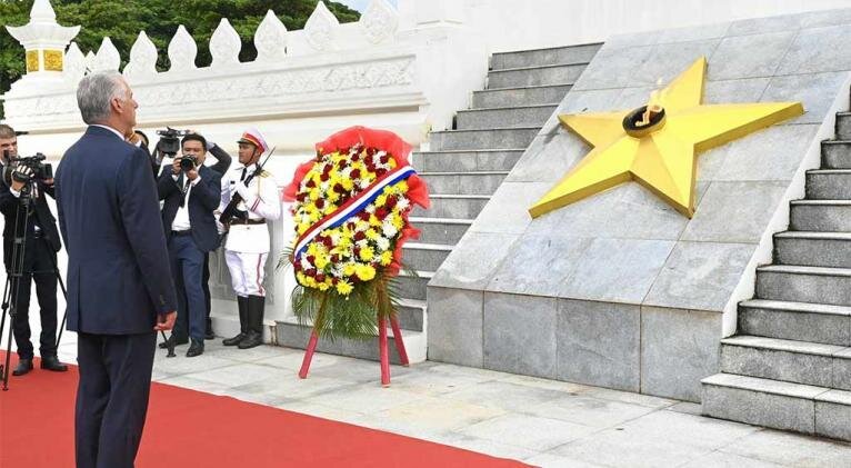Cuban President Reaffirms Ties During Visit to Laos