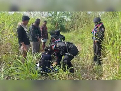 Over 300 Cambodian Workers Caught Crossing Illegally into Thailand