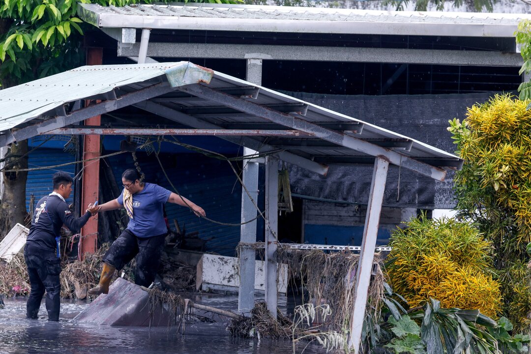 Vietnam Evacuates Thousands as Typhoon Bualoi Approaches