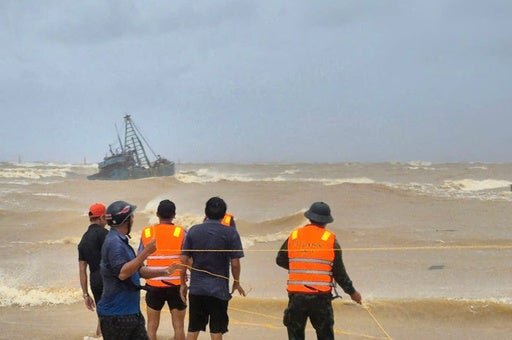 Vietnam Evacuates Thousands as Typhoon Bualoi Strikes