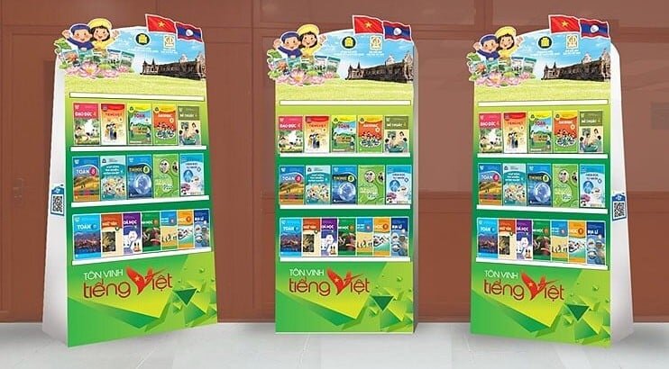 Vietnam Donates Book Collection to Lao School